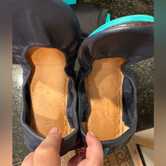 Tieks California Navy Size 9. EUC - Picture 8 of 10